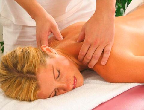 Therapeutische Massage gegen Hals -Osteochondrose